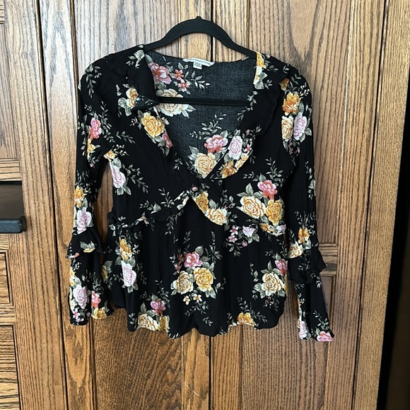 American Eagle | Black Floral Print Ruffle Bell Sleeve Popover V Neck Top Medium - Picture 2 of 5